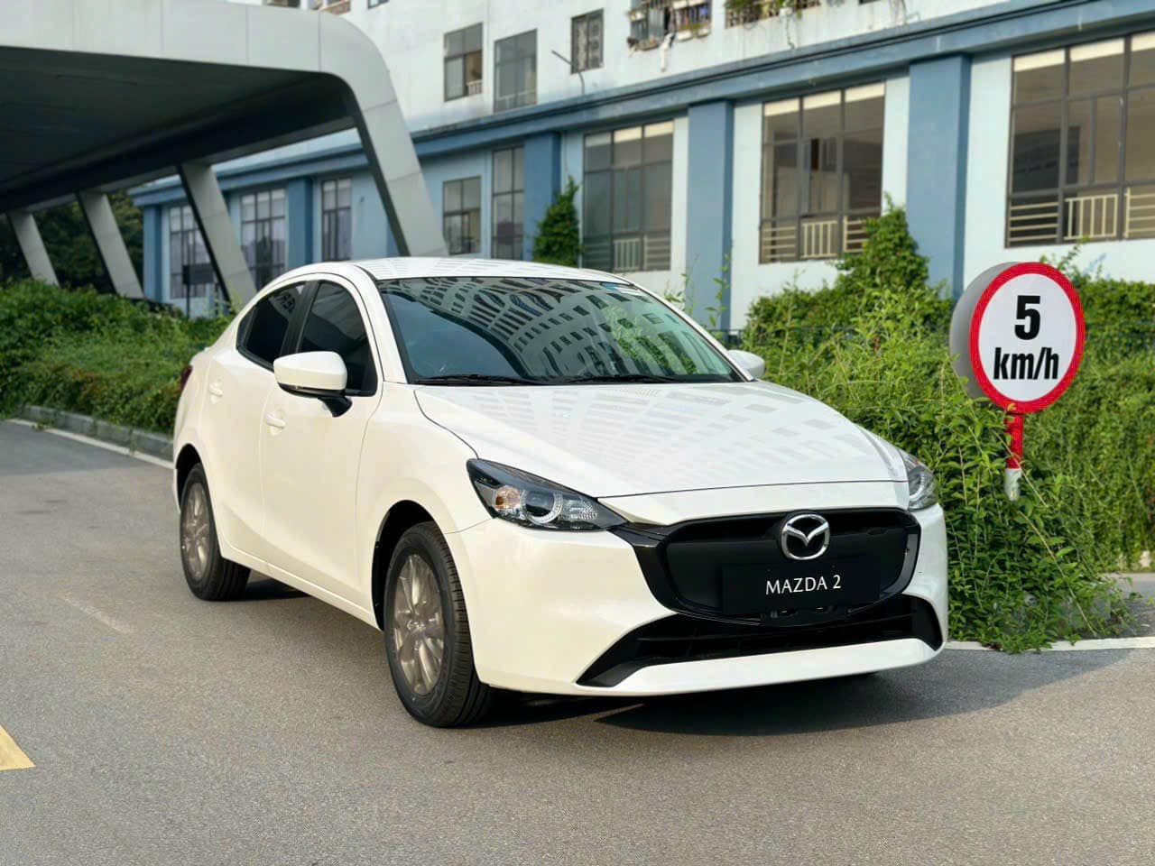 NEW MAZDA 2 IPM SEDAN
